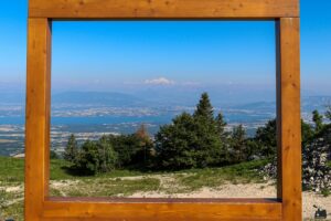 A wooden frame sitting on top of a grass covered hillside