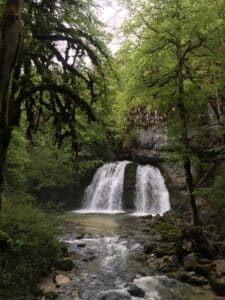 Les meilleurs spots de fraîcheur dans le Jura : notre guide autour de Mijoux et du Haut-Jura.